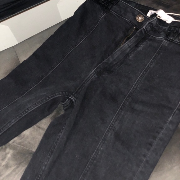 Zara jeans size 24, very slim, sleek and petite - Picture 2 of 4